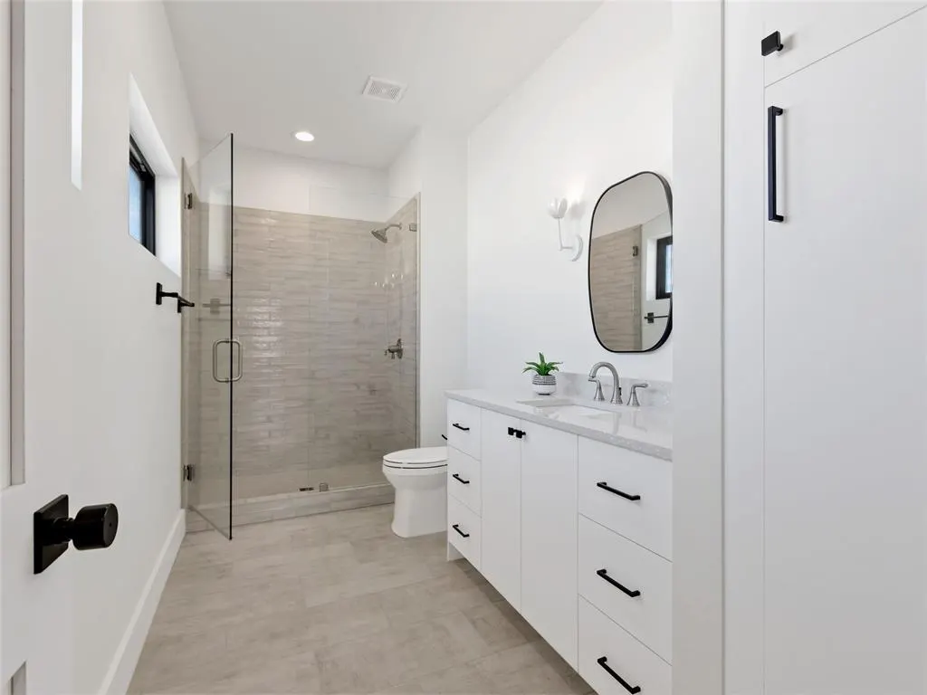 Photo 42 — 810 NW 72nd Street, Oklahoma City, OK 73116