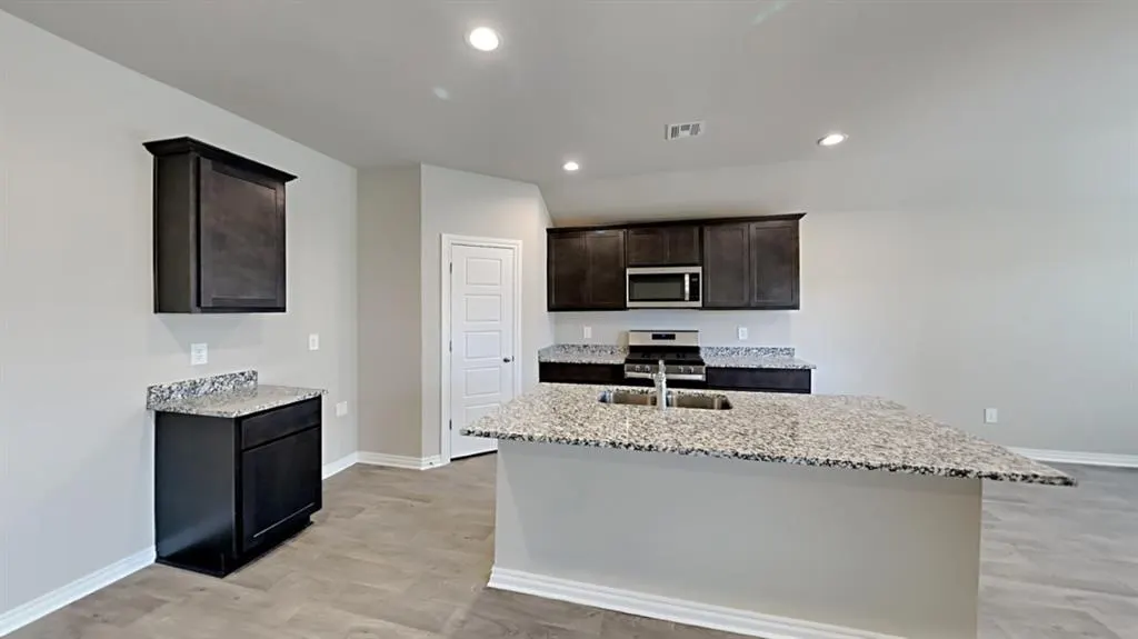 Photo 4 — 4304 Colt Drive, Mustang, OK 73064