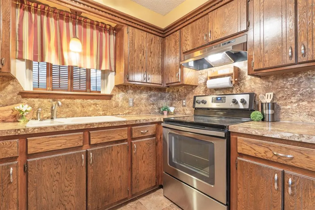 Photo 6 — 507 Mark Street, Tecumseh, OK 74873