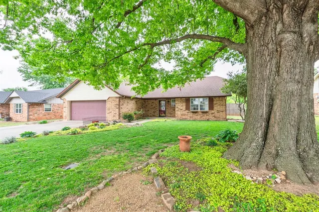 Photo 2 — 507 Mark Street, Tecumseh, OK 74873