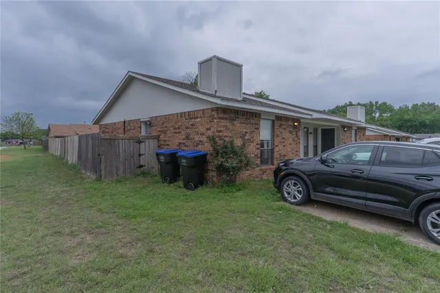 Photo 2 — 1000 Acacia Circle, Noble, OK 73068