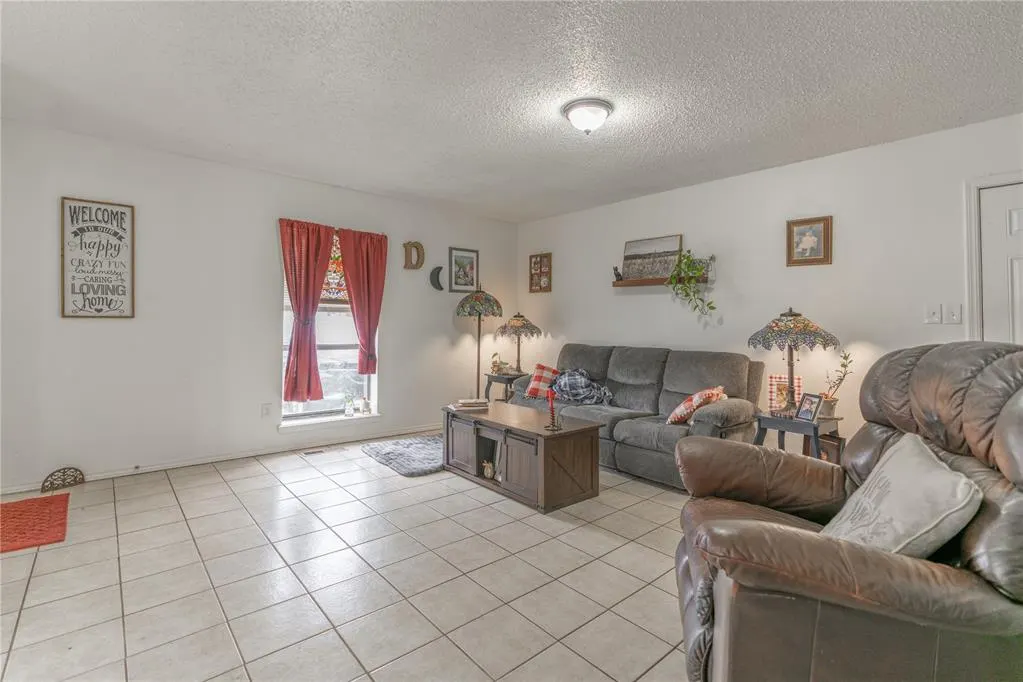 Photo 4 — 1000 Acacia Circle, Noble, OK 73068