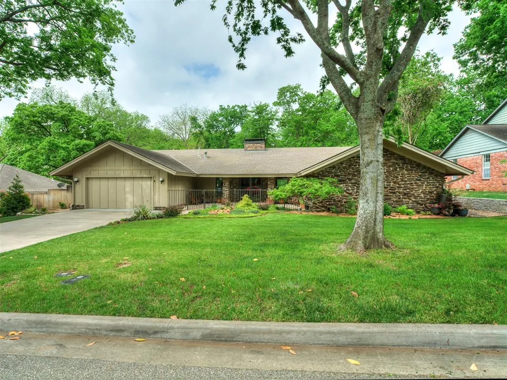 Front exterior — 6652 S Jamestown Place, Tulsa, OK 74136