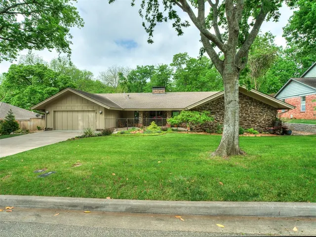 Front exterior — 6652 S Jamestown Place, Tulsa, OK 74136
