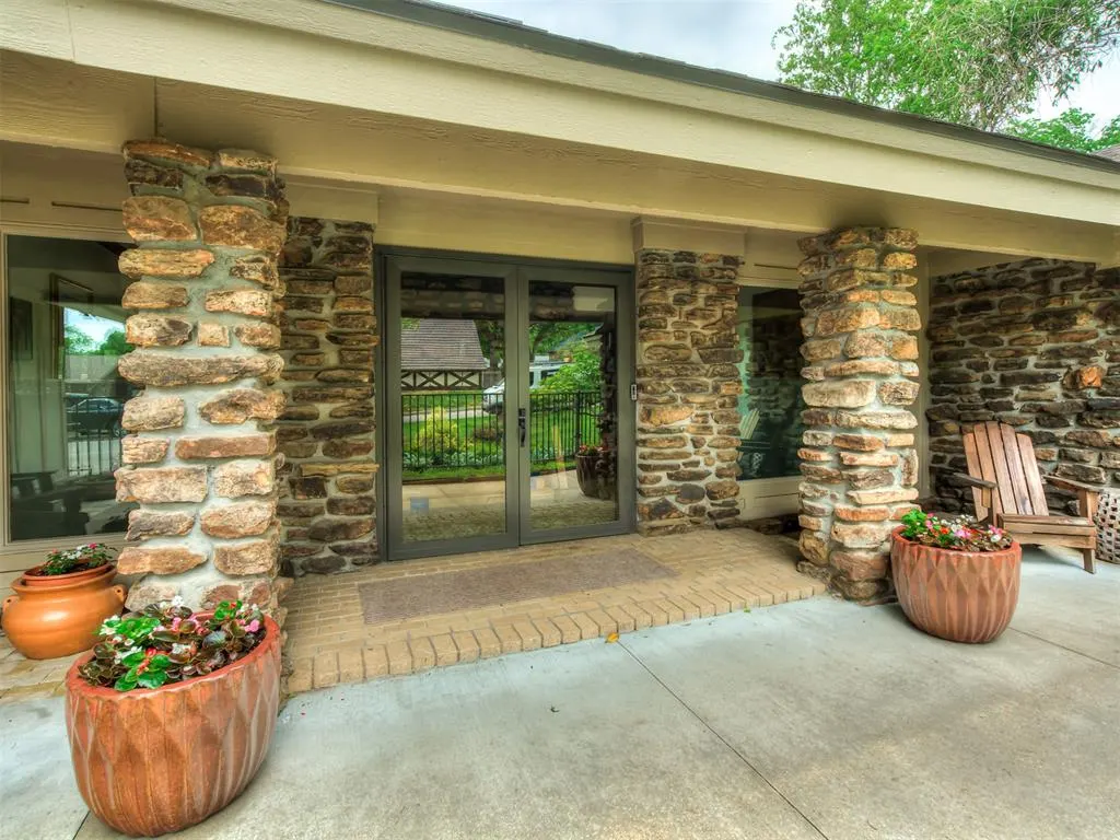 Photo 2 — 6652 S Jamestown Place, Tulsa, OK 74136