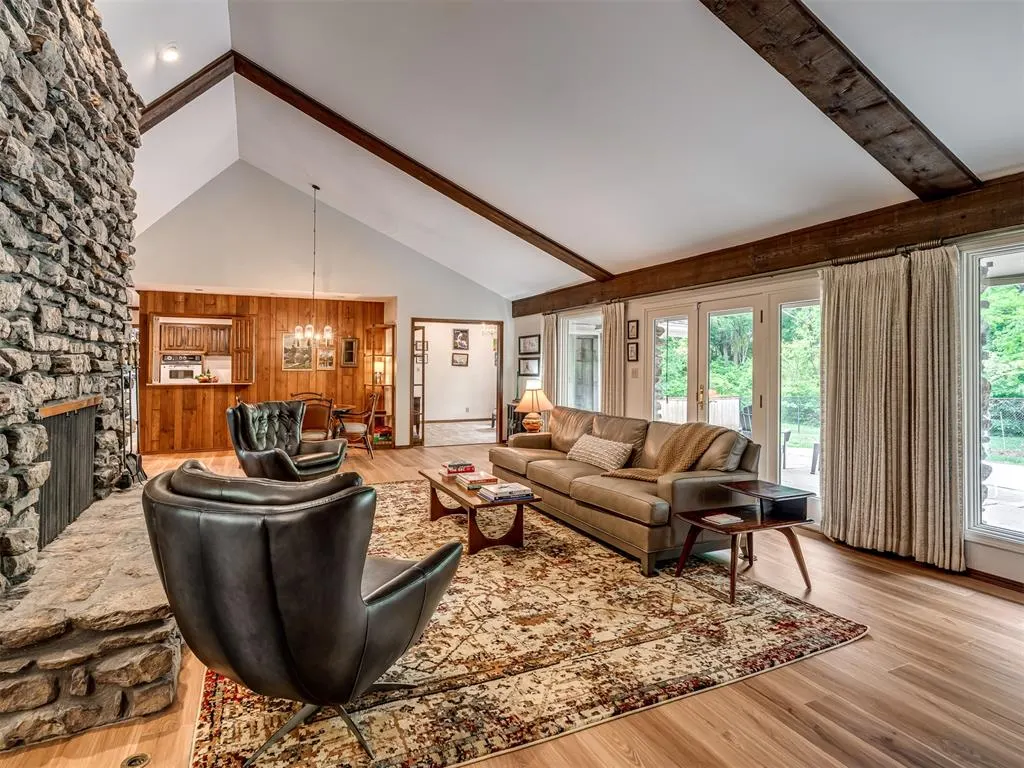 Photo 3 — 6652 S Jamestown Place, Tulsa, OK 74136