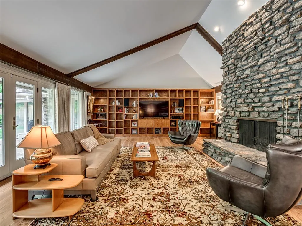 Photo 4 — 6652 S Jamestown Place, Tulsa, OK 74136