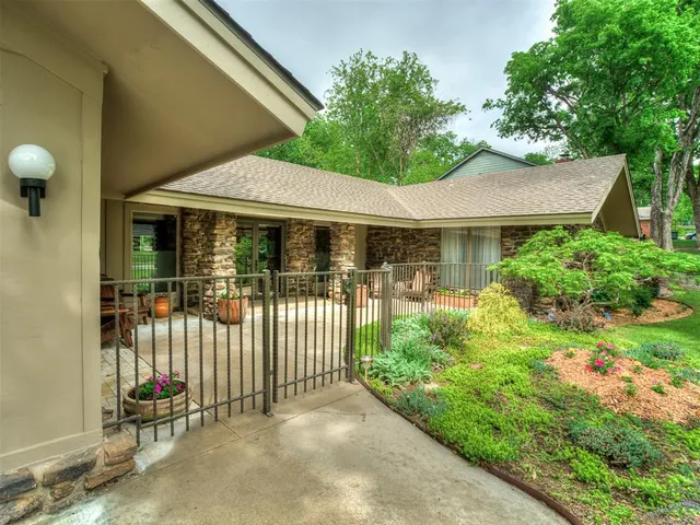 Photo 5 — 6652 S Jamestown Place, Tulsa, OK 74136