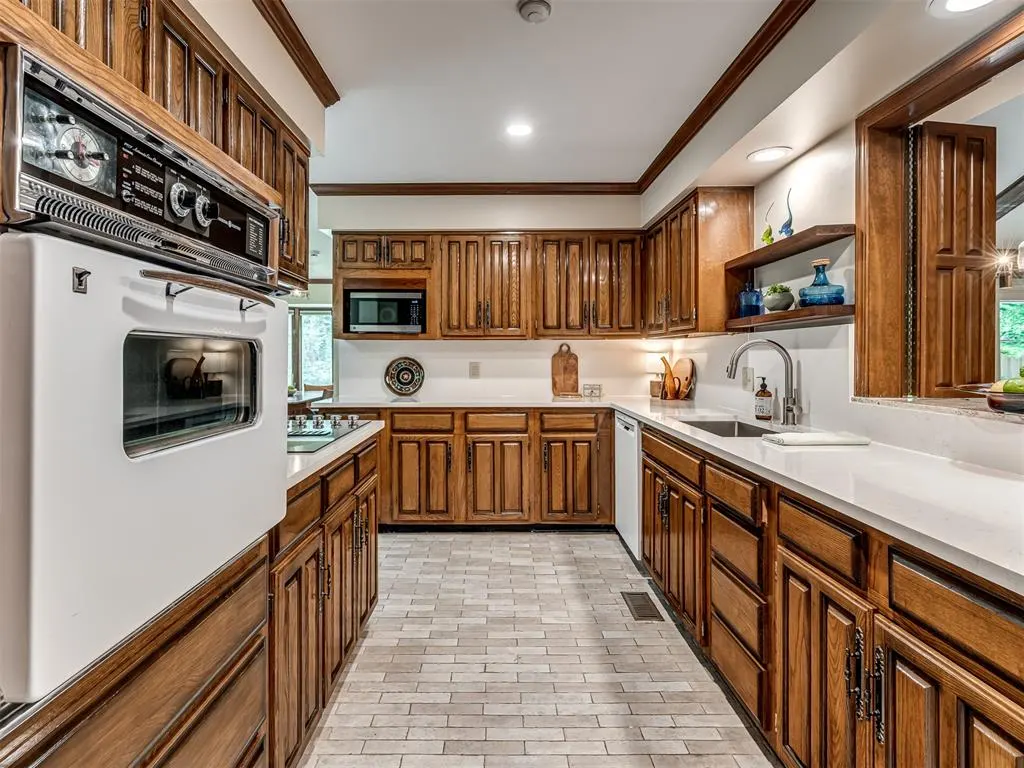 Photo 15 — 6652 S Jamestown Place, Tulsa, OK 74136