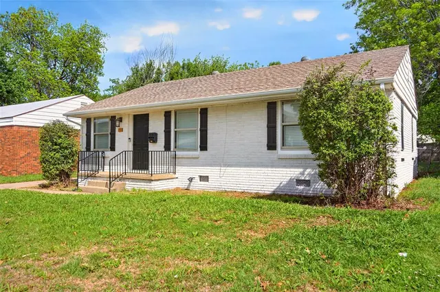 Photo 2 — 111 E Kittyhawk Drive, Midwest City, OK 73110