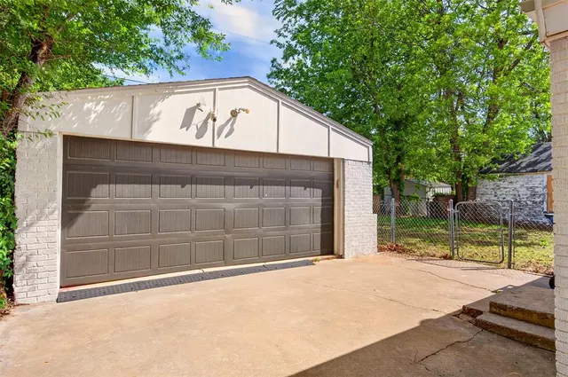 Photo 3 — 111 E Kittyhawk Drive, Midwest City, OK 73110
