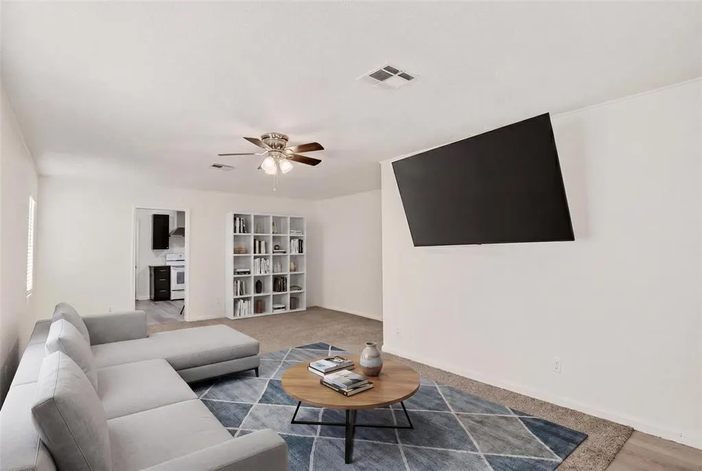 Photo 4 — 111 E Kittyhawk Drive, Midwest City, OK 73110