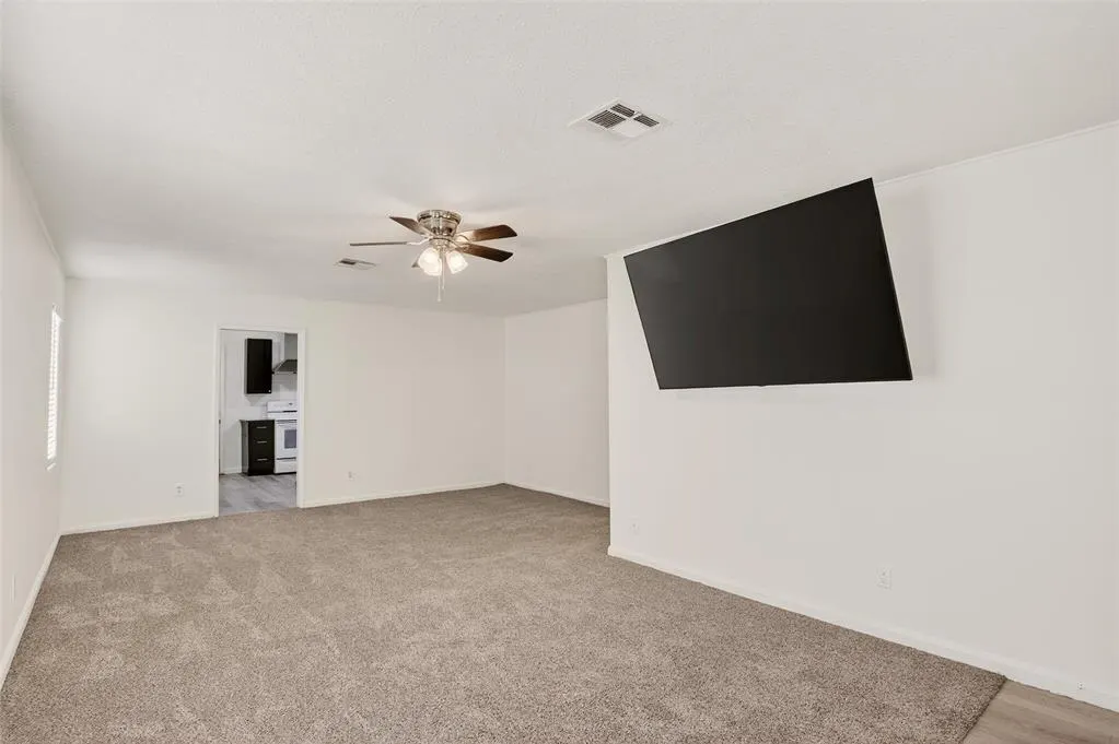 Photo 5 — 111 E Kittyhawk Drive, Midwest City, OK 73110