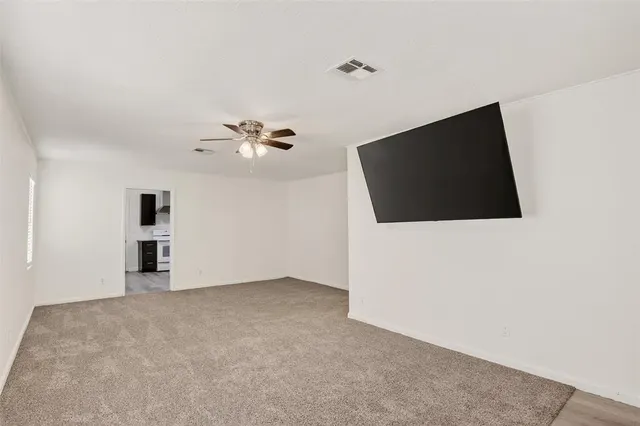 Photo 5 — 111 E Kittyhawk Drive, Midwest City, OK 73110