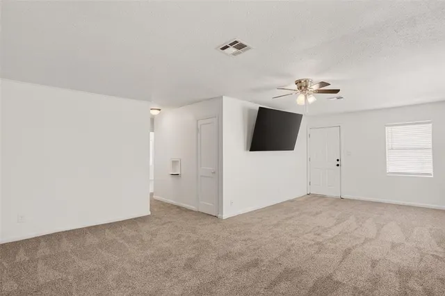 Photo 6 — 111 E Kittyhawk Drive, Midwest City, OK 73110