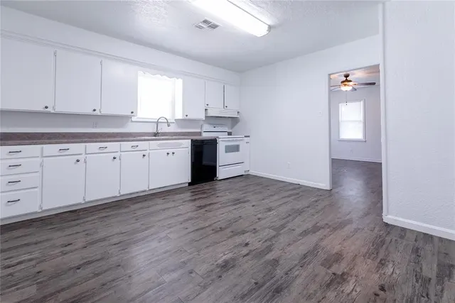 Photo 3 — 324 S Lester Street, Elk City, OK 73644