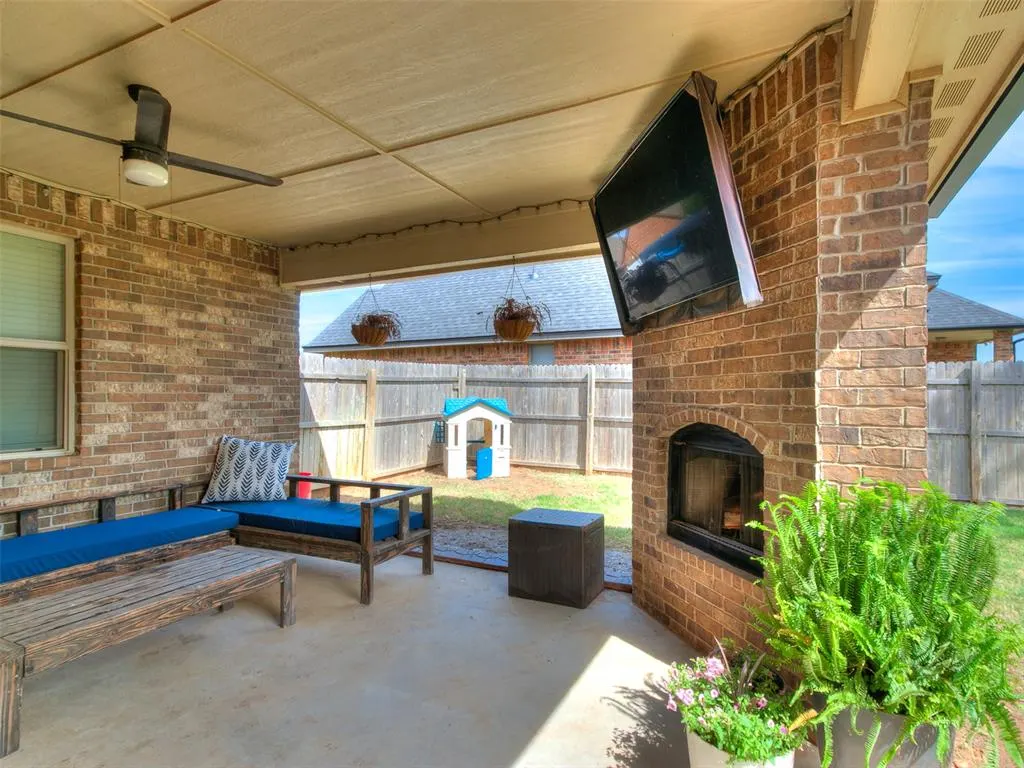 Photo 2 — 4816 Granite Drive, Oklahoma City, OK 73179