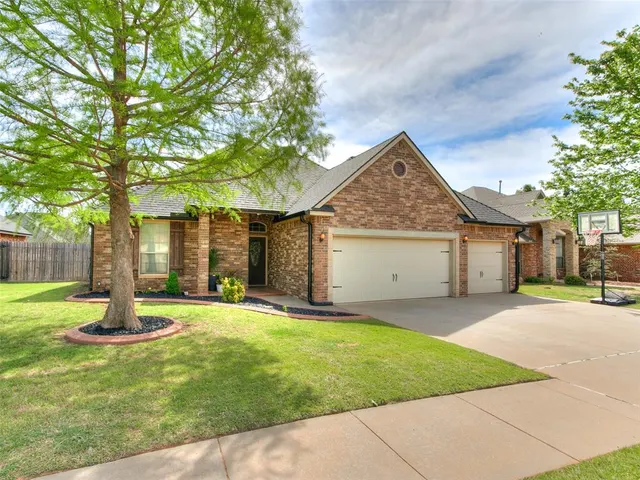 Photo 3 — 4816 Granite Drive, Oklahoma City, OK 73179