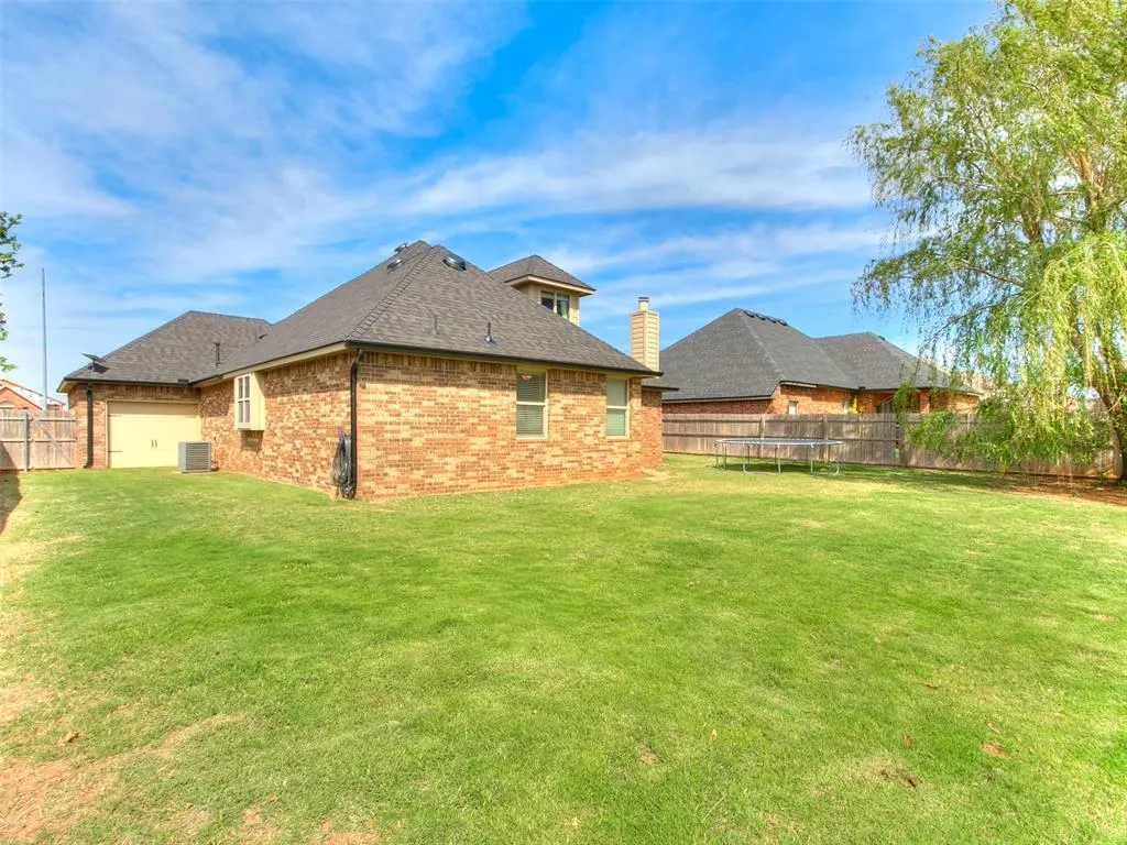 Photo 5 — 4816 Granite Drive, Oklahoma City, OK 73179