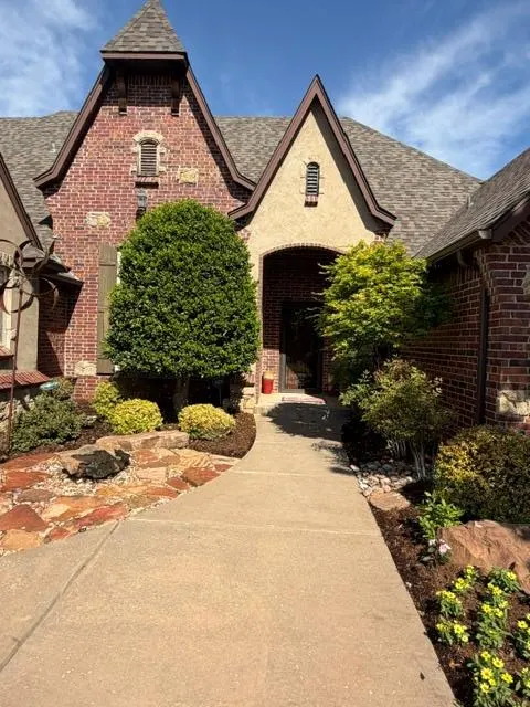 Photo 2 — 3106 Hampshire Lane, Oklahoma City, OK 73179