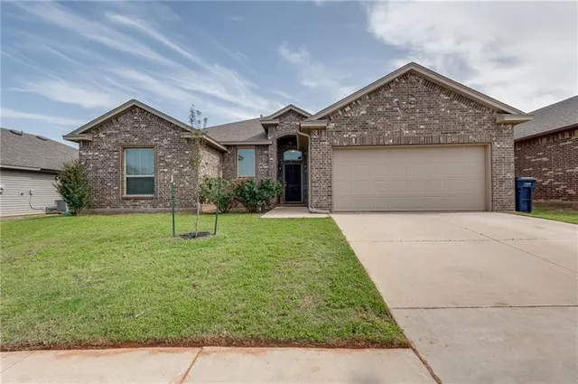 Photo 2 — 11236 SW 36th Street, Yukon, OK 73099