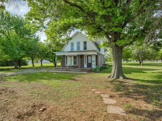 Sold home at 1904 Travis Road
