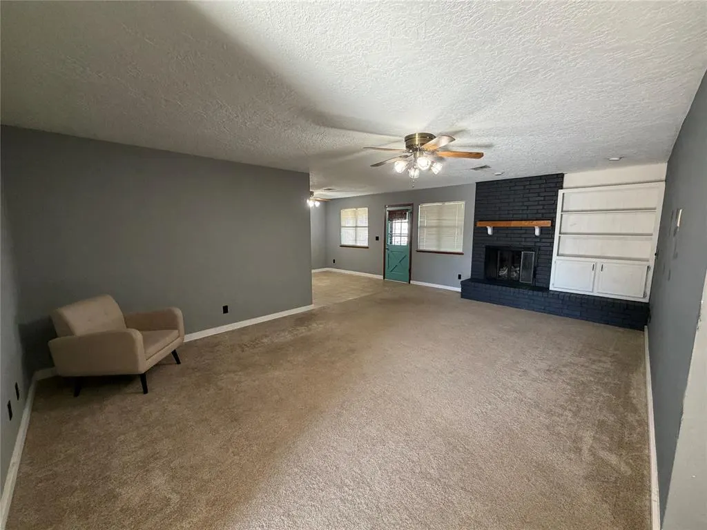 Photo 4 — 33 Peterson Drive, Clinton, OK 73601