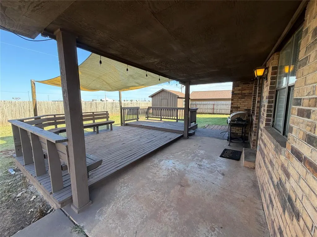 Photo 5 — 33 Peterson Drive, Clinton, OK 73601