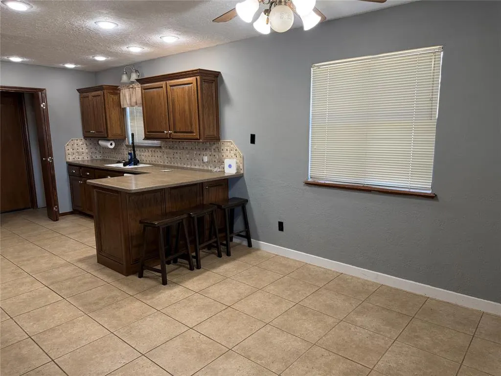 Photo 7 — 33 Peterson Drive, Clinton, OK 73601