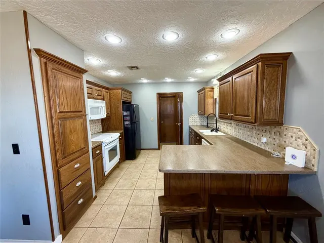 Photo 8 — 33 Peterson Drive, Clinton, OK 73601