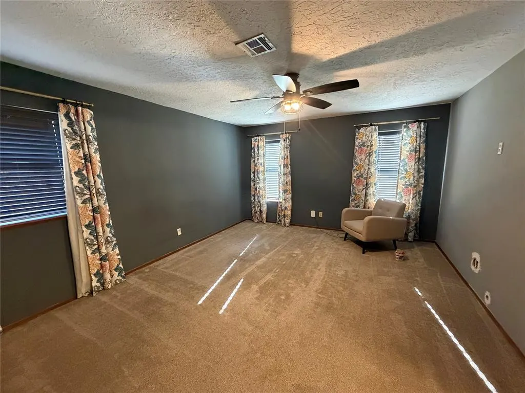 Photo 9 — 33 Peterson Drive, Clinton, OK 73601