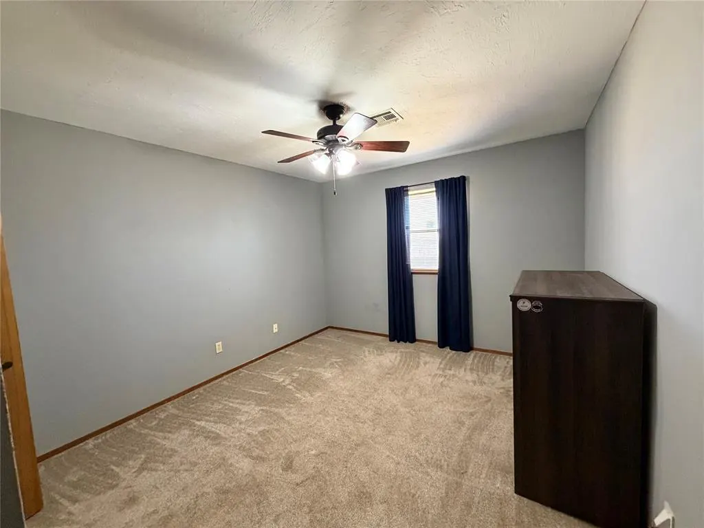 Photo 10 — 33 Peterson Drive, Clinton, OK 73601