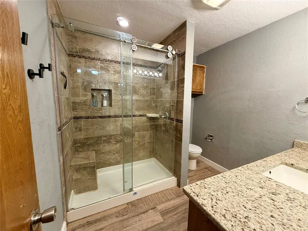 Photo 12 — 33 Peterson Drive, Clinton, OK 73601