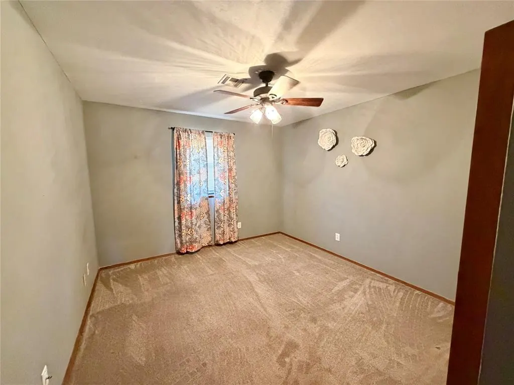 Photo 13 — 33 Peterson Drive, Clinton, OK 73601