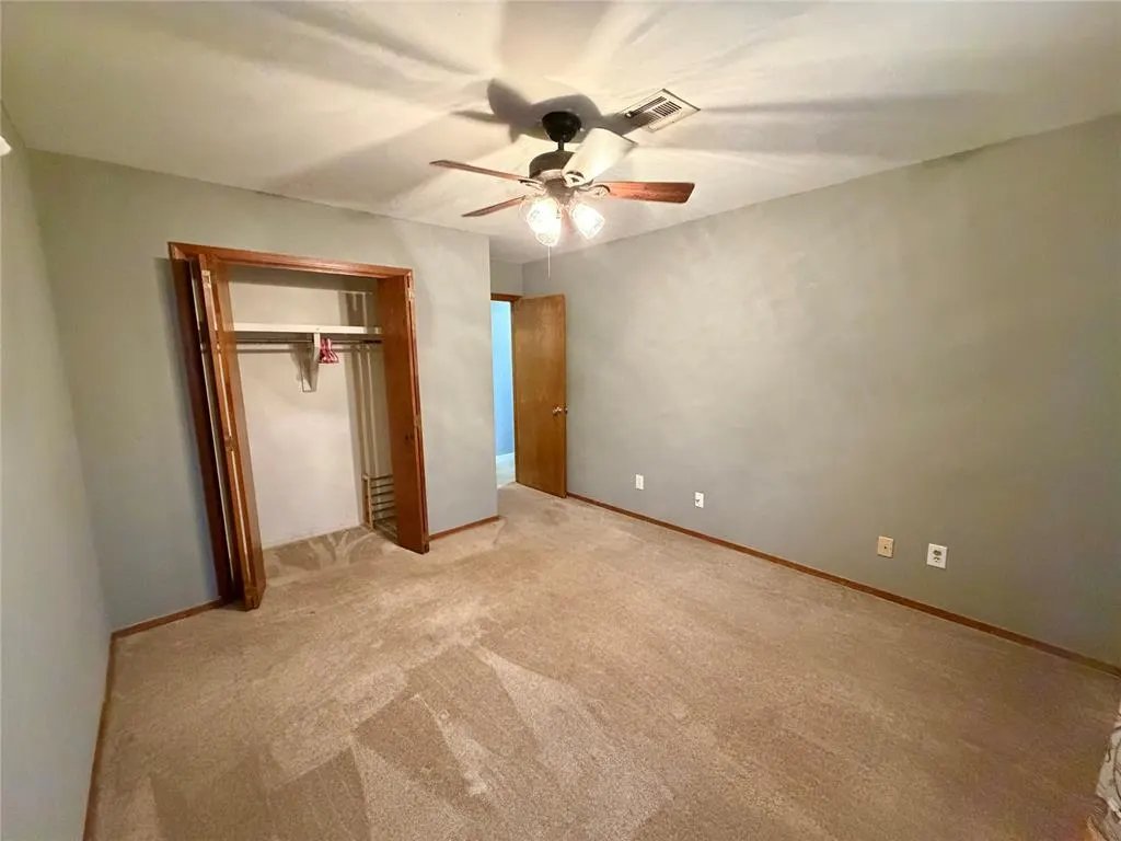Photo 14 — 33 Peterson Drive, Clinton, OK 73601