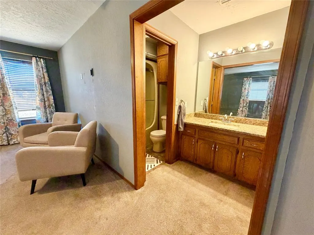 Photo 15 — 33 Peterson Drive, Clinton, OK 73601