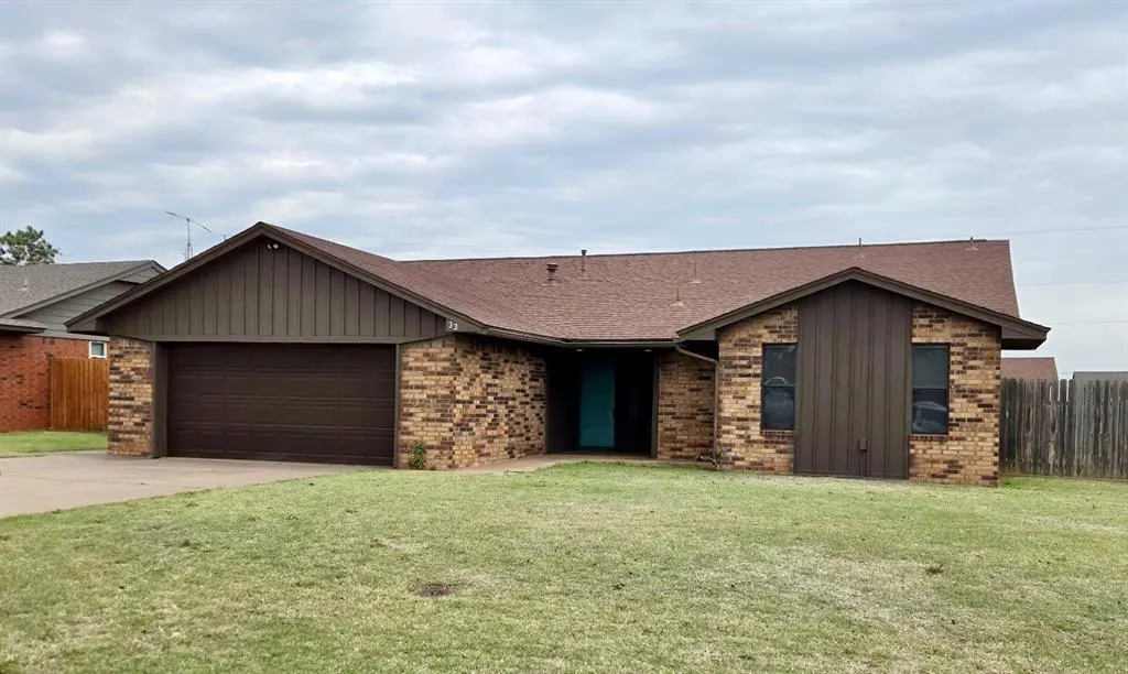 Front exterior — 33 Peterson Drive, Clinton, OK 73601