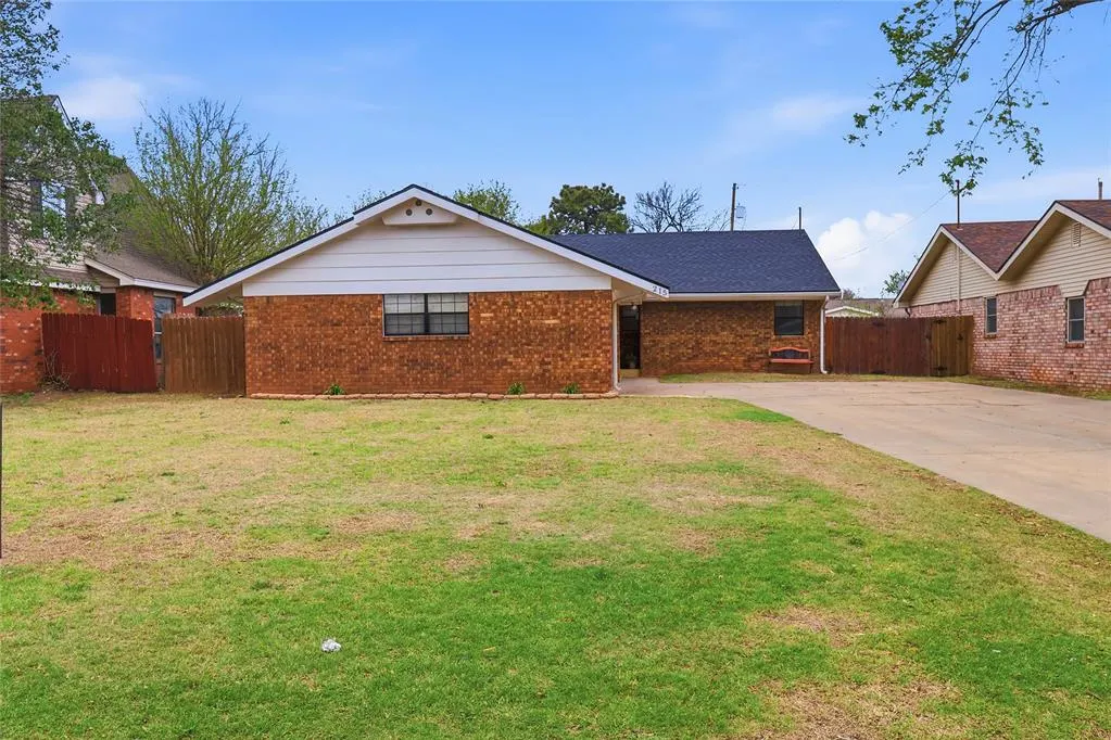 Front exterior — 215 W Hillcrest Lane, Hobart, OK 73651
