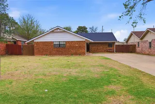Sold home at 215 W Hillcrest Lane
