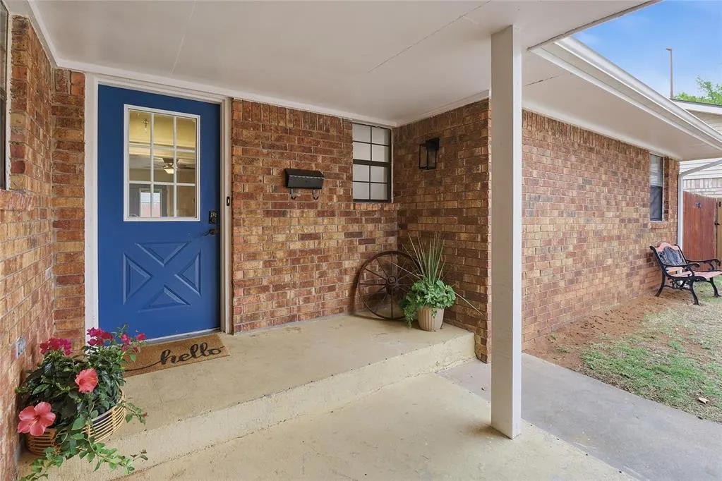 Photo 5 — 215 W Hillcrest Lane, Hobart, OK 73651