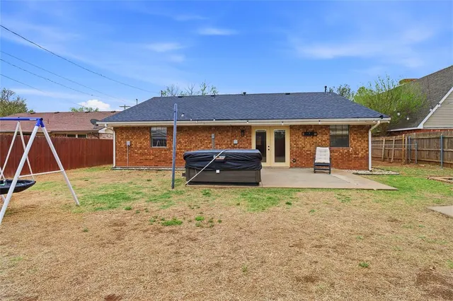 Photo 6 — 215 W Hillcrest Lane, Hobart, OK 73651