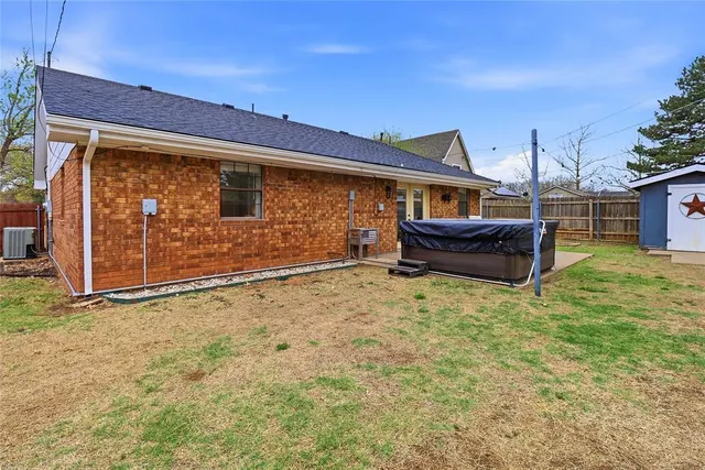 Photo 7 — 215 W Hillcrest Lane, Hobart, OK 73651