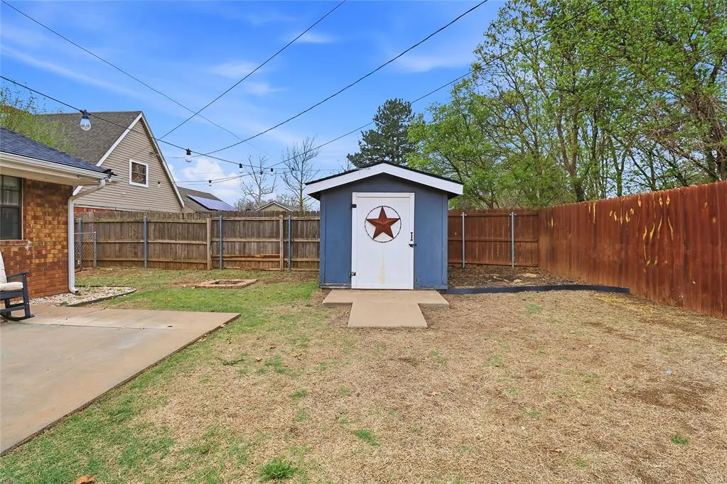 Photo 9 — 215 W Hillcrest Lane, Hobart, OK 73651