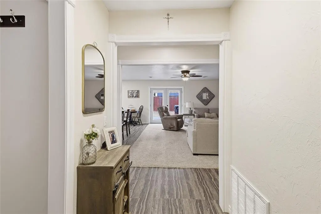 Photo 10 — 215 W Hillcrest Lane, Hobart, OK 73651
