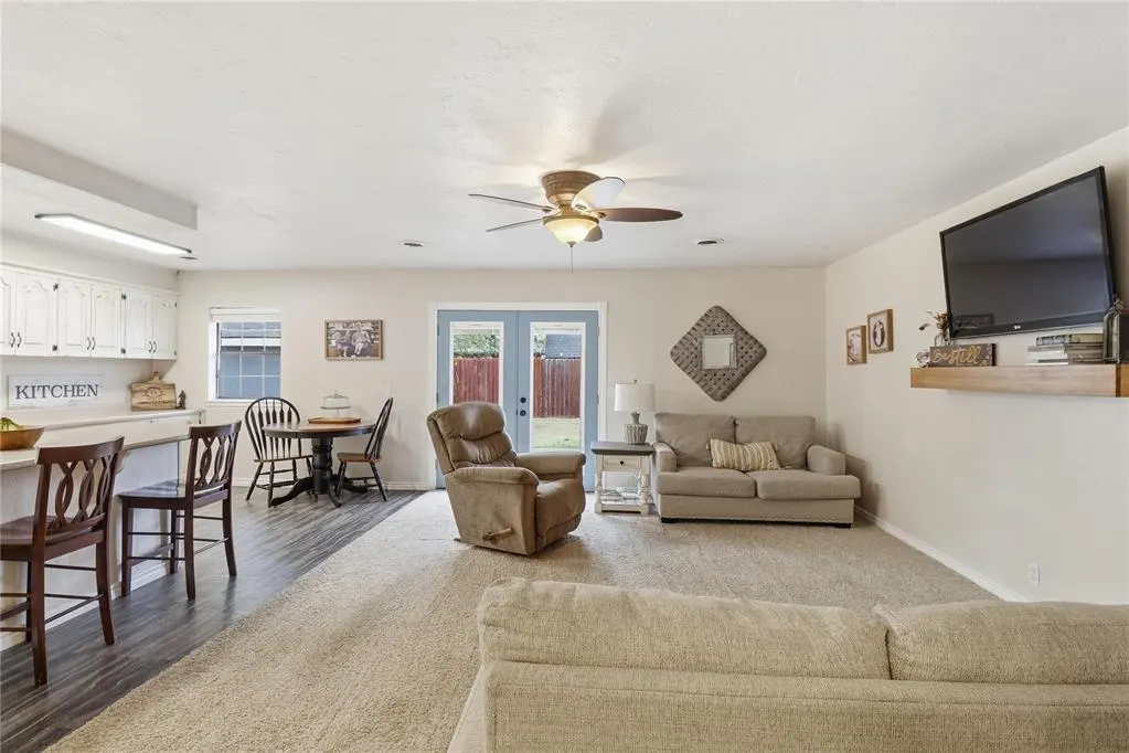 Photo 13 — 215 W Hillcrest Lane, Hobart, OK 73651
