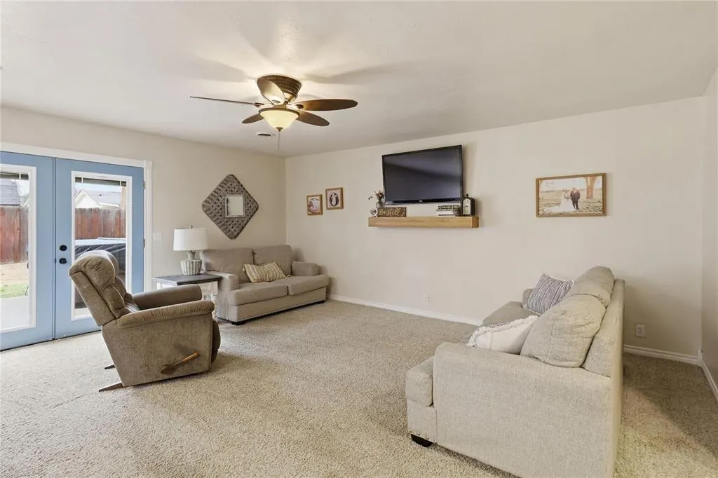 Photo 14 — 215 W Hillcrest Lane, Hobart, OK 73651