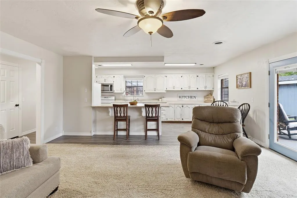 Photo 16 — 215 W Hillcrest Lane, Hobart, OK 73651