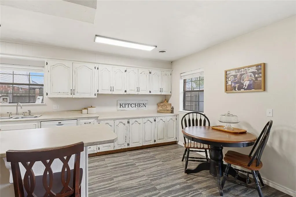 Photo 19 — 215 W Hillcrest Lane, Hobart, OK 73651