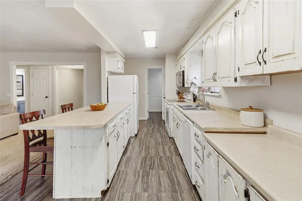 Photo 21 — 215 W Hillcrest Lane, Hobart, OK 73651