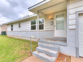 Sold home at 1100 Sycamore Drive